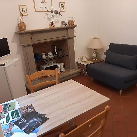 La Casina Della Volpe Apartment Prato  Bagian luar foto